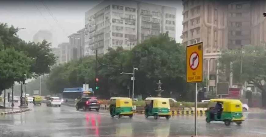 दिल्ली-NCR में मौसम का यू-टर्न: धूल भरी आंधी के साथ बारिश, आगे भी जारी रहेगी आंखमिचौली