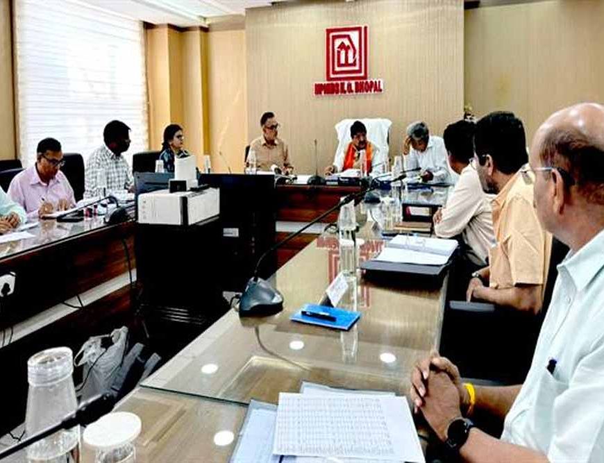 श्रमिकों के लिए बड़ा प्लान: मंत्री विजयवर्गीय बोले— LIG और EWS के बहुमंजिला आवास बनाएं