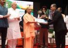 मुख्यमंत्री योगी ने वैज्ञानिकों को किया सम्मानित