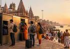 वाराणसी के मंदिरों में दर्शन और गंगा में आस्था की डुबकी लगाने वालों को अब अपने सामान के खोने की चिंता नहीं करनी पड़ेगी