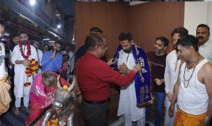 महाकाल के दरबार में अक्षय और टाइगर: नंदी के कान में कही मनोकामना, देश की तरक्की की कामना की, डिंपल कपाड़िया भी साथ