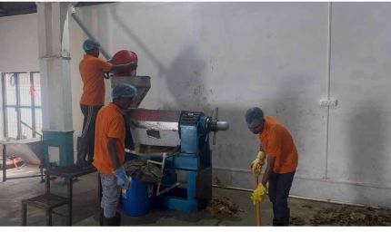 सीएम युवा' योजना से मिल रहे युवाओं के सपनों को पंख, लखीमपुर के उमंग बने सफल उद्यमी