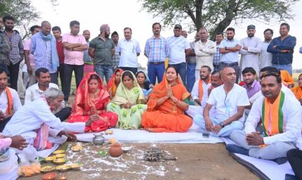 मंत्री  लक्ष्मी राजवाड़े ने 3.80 करोड़ रूपए की सड़क निर्माण कार्य का किया शुभारंभ