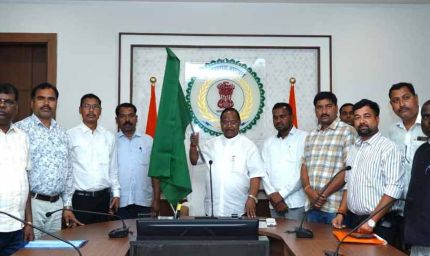 मंत्री  नेताम ने बलरामपुर जिले के लिए वर्चुअल रूप से 9 नई एम्बुलेंस को दिखाई हरी झंडी