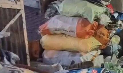 कबाड़ समझकर बेचा 1.5 लाख का लिफाफा, कबाड़ी की ईमानदारी ने लौटाई रकम