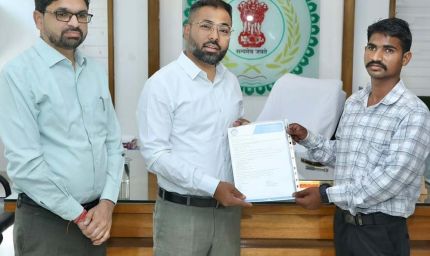 नक्सल पीड़ितों को नया जीवन: कलेक्टर ने सौंपे नियुक्ति पत्र, कांकेर बना पहला प्रशिक्षण और रोजगार प्रदान करने वाला जिला