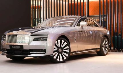 Iran War Impact: रोल्स-रॉयस से फेरारी तक, ईरानी शोरूम में धूल फांक रहीं लग्जरी कारें