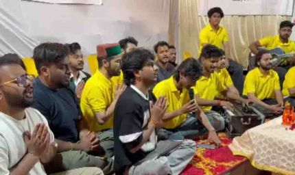 गुरुग्राम के आर्टिस्ट चौक पर गिटार की धुन पर हनुमान चालीसा, युवाओं ने पेश की भक्ति की अनोखी मिसाल