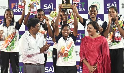 जंगल के मैदानों से राष्ट्रीय मंच तक : भारत की हॉकी विरासत को जीवित रखे हुए हैं जनजातीय समुदाय