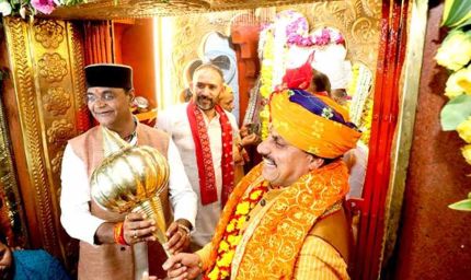 मुख्यमंत्री डॉ. यादव ने छोला क्षेत्र में खेड़ापति हनुमान जन्मोत्सव पर की पूजा-अर्चना