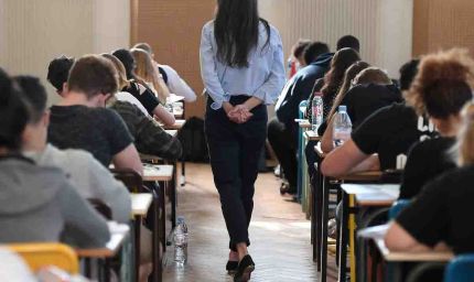 झारखंड के डिग्री कॉलेजों में इंटर की पढ़ाई पर लगा स्थायी विराम, 5 हजार से अधिक शिक्षकों और कर्मचारियों की सेवा हुई समाप्त