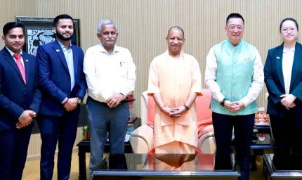 मुख्यमंत्री योगी आदित्यनाथ से सिंगापुर के उच्चायुक्त साइमन वोंग ने की शिष्टाचार भेंट