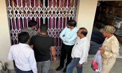 पलामू में अवैध क्लिनिक पर प्रशासन का बड़ा प्रहार, बिना डिग्री मरीजों का ऑपरेशन करने वाला फर्जी डॉक्टर पकड़ा गया