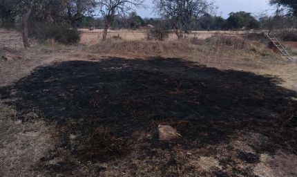 आग का कहर किसान की फसल जलकर खाक