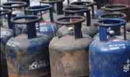 लखीमपुर खीरी में गैस एजेंसी की दीवार काटकर 108 सिलेंडर चोरी