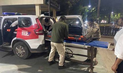 इंदौर के डायल-112 हीरोज रात्रि गश्त के दौरान घायल मिले व्यक्ति को त्वरित सहायता से पहुँचाया अस्पताल