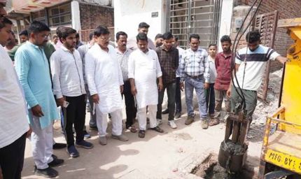 ऊर्जा मंत्री  तोमर ने उपनगर ग्वालियर में नाला निर्माण एवं सीवर लाइन का किया निरीक्षण