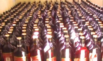 मुरैना में नाला शराब से भर गया, नजारा देखकर लोग हुए दंग