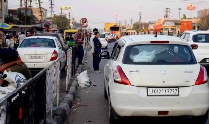 जालंधर-पठानकोट रोड पर जाम से परेशानी, वाहनों की कतारें कई किलोमीटर लंबी