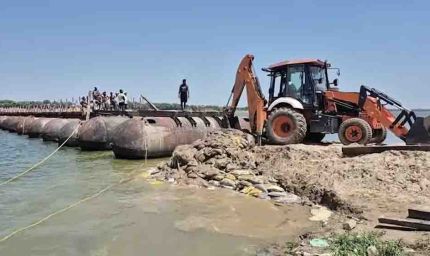 मिर्जापुर में उद्घाटन के 15 दिन बाद ही टूटा गंगा पर बना पीपा पुल, मझवां क्षेत्र का आवागमन ठप