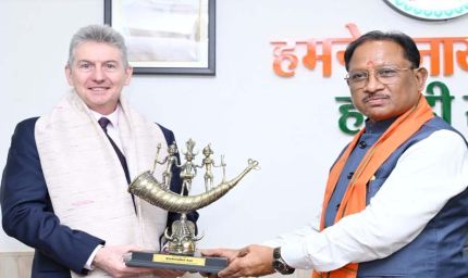 मुख्यमंत्री विष्णु देव साय से आस्ट्रेलिया के महावाणिज्य दूत बर्नार्ड लिंच ने की सौजन्य मुलाकात