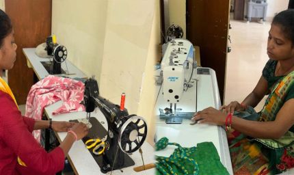 नक्सलवाद का अंधेरा छोड़ शर्मिला ने थामी स्वावलंबन की सुई