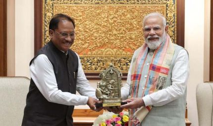 प्रभु श्रीराम के आदर्शों से प्रेरित छत्तीसगढ़ : मुख्यमंत्री साय ने प्रधानमंत्री नरेंद्र मोदी को बेल मेटल निर्मित ‘माता कौशल्या के राम’  कलाकृति की भेंट