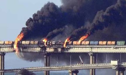 डेडलाइन से पहले ही हमला: Donald Trump की चेतावनी के बीच ईरान के हाईवे-रेलवे पुल बने निशाना, कई शहरों में अटैक