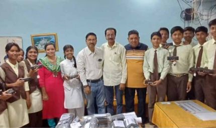 शासकीय उत्कृष्ट विद्यालय के 92 विद्यार्थियों को निःशुल्क चश्मों का वितरण