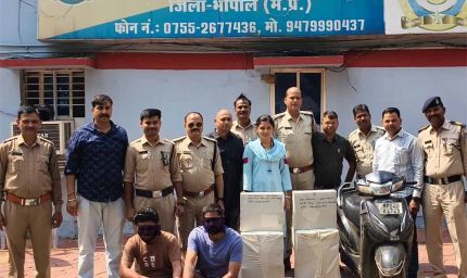 थाना अयोध्यानगर पुलिस ने 02 शराब  तस्करो को 10 पेटी  अग्रेजी शराब के साथ  किया गिरफ्तार, रायसेन, विदिशा जिले से लाकर कर रहे थे भोपाल में शराब तस्करी।