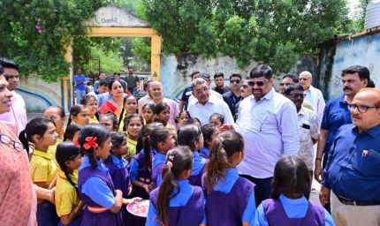 शिक्षा मंत्री गजेन्द्र यादव ने दुर्ग के प्राथमिक विद्यालय का किया निरीक्षण