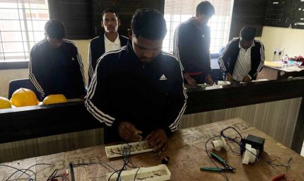 अंधेरे से उजाले की ओर- पुनर्वास नीति ने संवारा विनोद का भविष्य