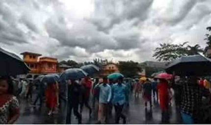 यूपी के 51 जिलों में बारिश और बिजली का अलर्ट, प्रयागराज समेत कई शहरों में आंधी की चेतावनी