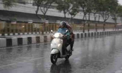 बेमौसम मार, उत्तर भारत में बारिश और ओलावृष्टि से गेहूं की फसल बर्बाद और लुढ़का पारा