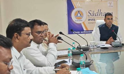 कलेक्टर का सख्त निर्देश: लोक सेवा गारंटी के मामलों का समय पर निपटारा जरूरी