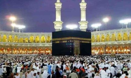 हज यात्रा 2026 होगी हाईटेक,जायरीनों को मिलेगा एआई स्मार्ट बैंड, पल-पल होगी सेहत और लोकेशन की निगरानी