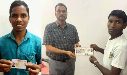 सुकमा में लोकतंत्र की नई शुरुआत: बंदूक छोड़ चुके 116 युवाओं के बने वोटर कार्ड