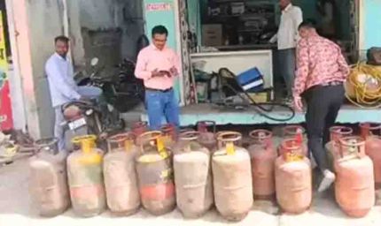 बांसवाड़ा में अवैध गैस रिफिलिंग नेटवर्क का भंडाफोड़, गैरेज पर छापेमारी कर 18 गैस सिलिंडर किए गए जब्त