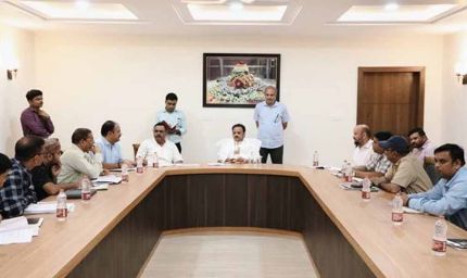 निर्माण बाधाओं को दूर कर किसानों के खेतों तक पानी पहुँचाने के दिए निर्देश : उप मुख्यमंत्री शुक्ल