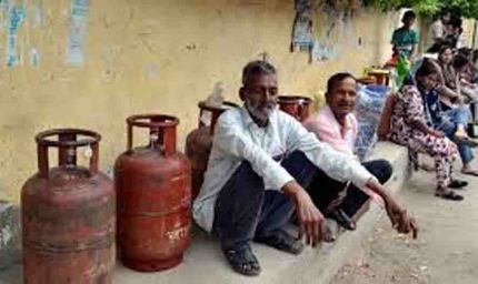 करनाल में अब नहीं होगी गैस की किल्लत, प्रवासी मजदूरों के लिए 'छोटू सिलिंडर' की सप्लाई शुरू और ब्लैक मार्केटिंग पर लगेगी लगाम