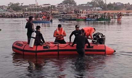 वृंदावन में बोट डूबने के बाद 10 की मौत, घंटों बाद दलदल में फंसी मिली बोट, 5 लोग अब भी लापता