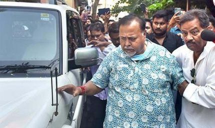 पश्चिम बंगाल के पूर्व मंत्री पार्थ चटर्जी के घर ED की रेड, SSC घोटाले में एक्शन