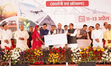 किसान देश की अर्थव्यवस्था की रीढ़, किसानों के विकास के लिए हम हैं प्रतिबद्ध : केन्द्रीय रक्षा मंत्री सिंह