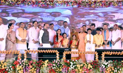 लखीमपुर में CM योगी का बड़ा ऐलान: 331 विस्थापित हिंदू परिवारों को भूमि अधिकार, 417 करोड़ की परियोजनाओं की सौगात