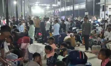 सूरत में गैस संकट से हाहाकार, सिलेंडर की कमी से हजारों श्रमिकों का पलायन