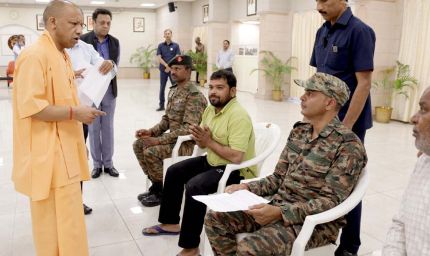 जनता दर्शन -मुख्यमंत्री ने की भावनात्मक अपील- परिवार सबसे बड़ी पूंजी, मिल-बैठकर हल करें पारिवारिक समस्याएं