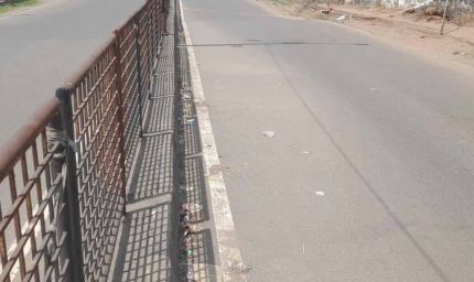 धनबाद में भू-धंसान से दहशत, केंदुआ मुख्य मार्ग पर सड़क धंसी