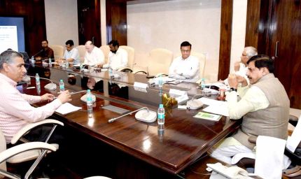 छात्र-आश्रमों में अनुशासन और राष्ट्रभक्ति को बढ़ावा देने मुख्यमंत्री डॉ. यादव ने दिए निर्देश