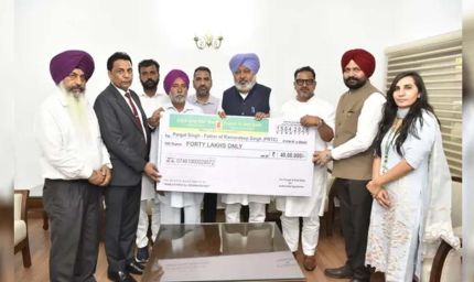 पंजाब में परिवहन मंत्री ने PRTC कंडक्टर के परिवार को 40 लाख रुपये दिए, ड्यूटी के दौरान हुई थी मौत