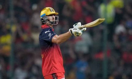 रॉयल चैलेंजर्स बैंगलोर की आधी टीम पवेलियन लौटी, टिम डेविड आउट—अक्षर पटेल का कमाल